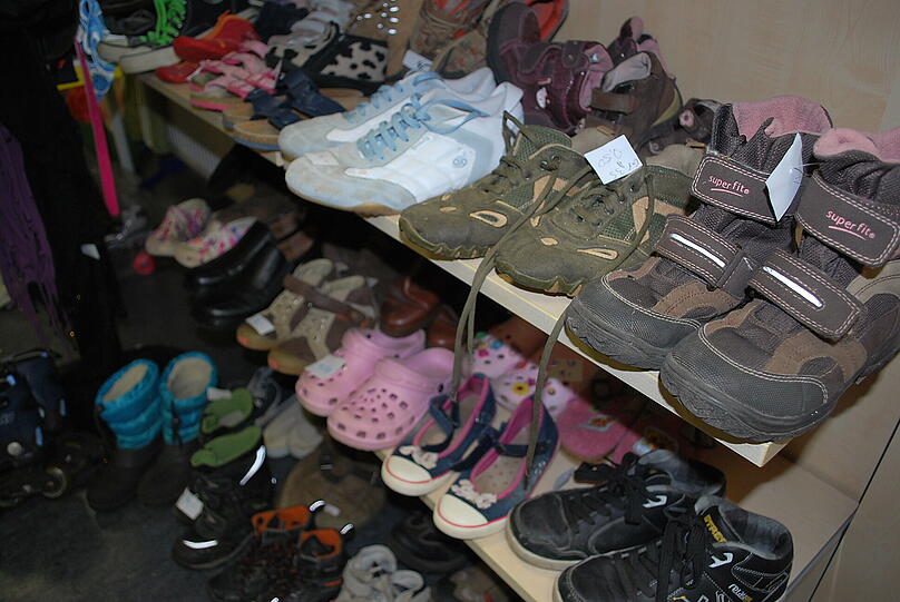 Schuhe, Klamotten und Spielzeug: Beim Flohmakrt kommen Schnäppchenjäger zum Zug.