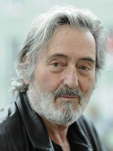 Filmemacher Helmut Dietl machte Ende 2013 seine Lungenkrebserkrankung öffentlich. Am 30. März 2015 starb er in München an seinem Krebsleiden.