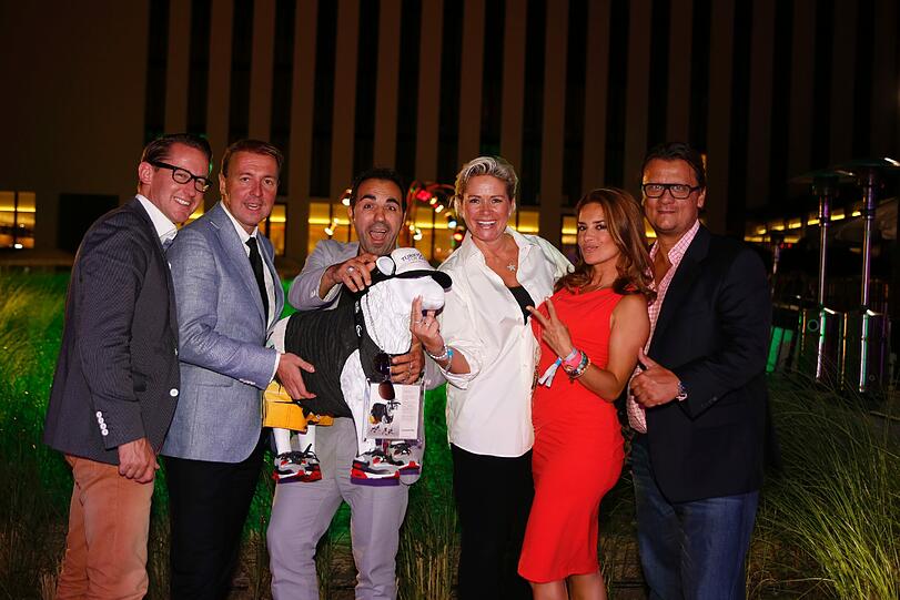 Claudia Effenberg durfte bei der Charity-Aktion "Ein gARTen voller Schafe" nicht fehlen. Sie war neben Model Gitta Saxx und TV-Moderator Jochen Bendel Mitglied der Jury. Sehen Sie hier die besten Bilder des Charity Events.