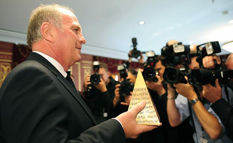Uli Hoeneß bekam 2009 die goldene Sportpyramide 2009