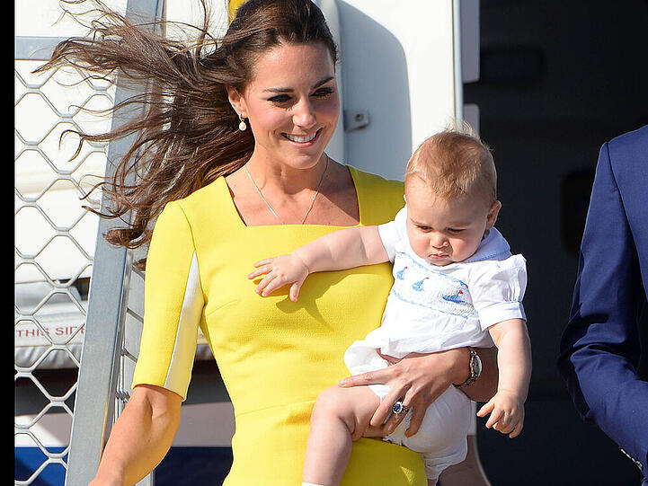 Er kam, sah und siegte: Baby George mit seiner Mutter Kate in Australien