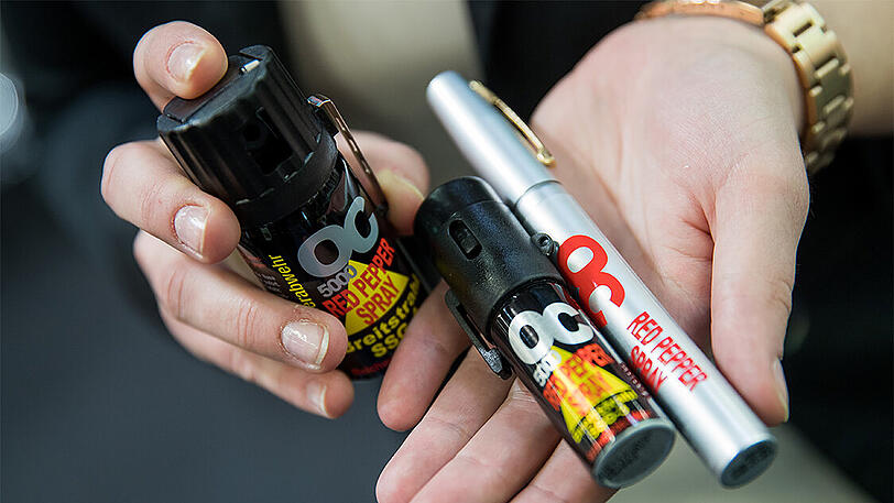 Pfeffersprays in unterschiedlichen Behältnissen