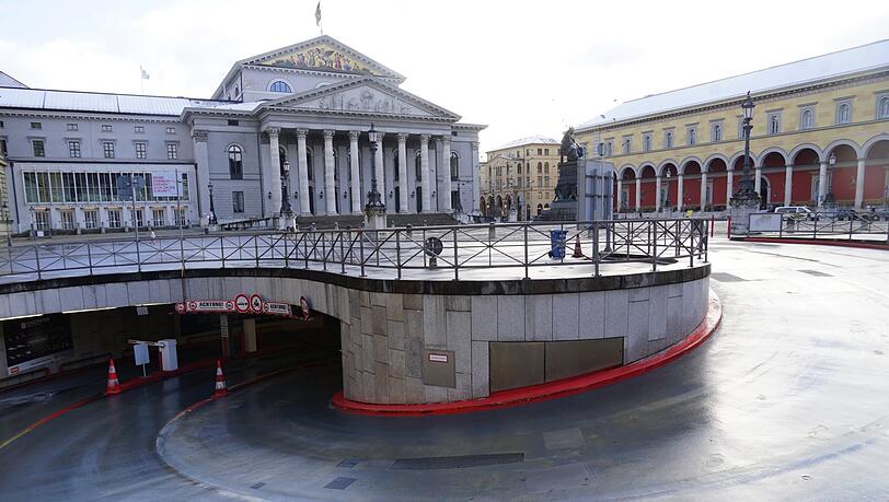 Der Max-Joseph-Platz wird bislang von der Tiefgarageneinfahrt dominiert. Das soll sich langfristig ändern.