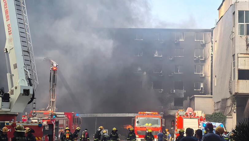 Bei dem Feuer soll es eine erhebliche Zahl an Opfern gegeben haben. Bei dem Feuer soll es eine erhebliche Zahl an Opfern gegeben haben.