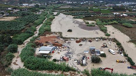 Das Hochwasser &uuml;berschwemmt ein Gesch&auml;ft nahe Heraklion auf Kreta.