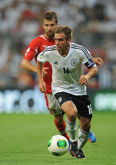 PHILIPP LAHM: NOTE 2
Heimspiel-Käpt&rsquo;n, Aushilfsphysio, Dampfmacher auf rechts: Ordentliche Leistung des Jubilars zum 100.