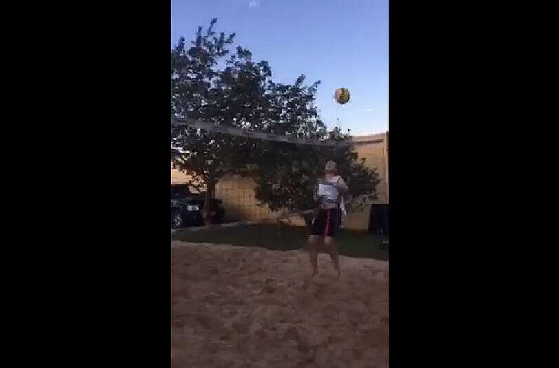 Nicht nur auf Rasen, auch auf Sand beherrscht Rafinha das Leder! Das zeigt er in einem Video auf seiner Facebook-Seite!