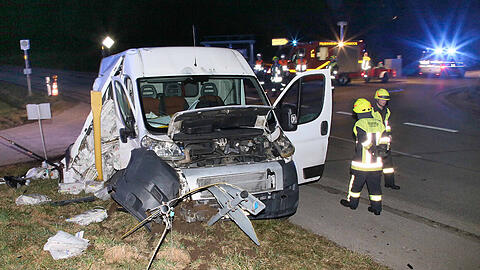 Zu dem Unfall wurden der Rettungsdienst aus Haag sowie die Feuerwehren aus Lengmoos und Gars am Inn gerufen. Den Gesamtschaden schätzt die Polizei auf knapp 35.000 Euro.