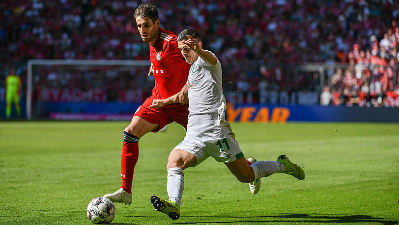 JAVI MARTINEZ, NOTE 4: Vergab eine gute Kopfballchance nach einem Eckball (8.). Leistete sich im Spielaufbau den ein oder anderen Fehlpass (38.). Bremste das Offensivspiel eher aus und musste dann für Goretzka platz machen.