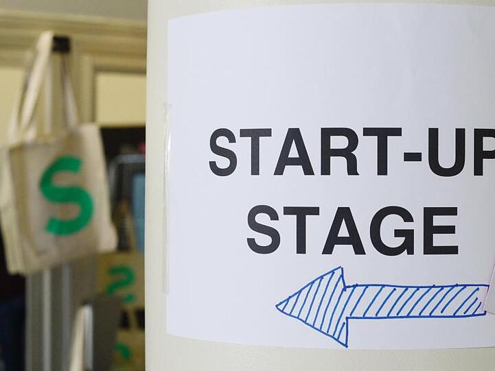 Auf "Startbase" könnten sich nun kleine Firmen wie große Unternehmen und potenzielle Unterstützer präsentieren und in Kontakt treten.
