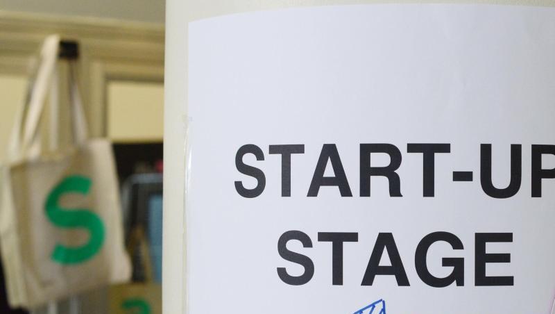 Auf "Startbase" könnten sich nun kleine Firmen wie große Unternehmen und potenzielle Unterstützer präsentieren und in Kontakt treten. Auf "Startbase" könnten sich nun kleine Firmen wie große Unternehmen und potenzielle Unterstützer präsentieren und in Kontakt treten.