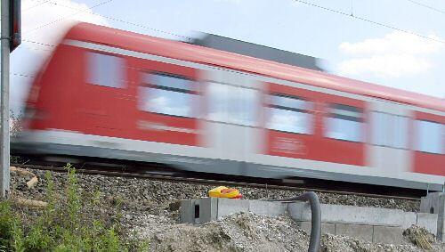 Am Sonntagnachmittag kam es in der S-Bahn nach Unterhaching zu Ausschreitungen von Fußballfans. Am Sonntagnachmittag kam es in der S-Bahn nach Unterhaching zu Ausschreitungen von Fußballfans.