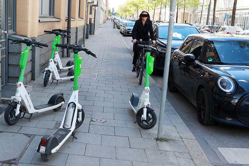 Sakrisch eng in der Karlstraße - finden Sie die zwei Fehler!