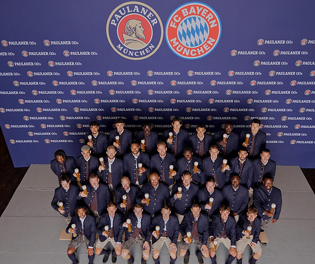 Die Stars des FC Bayern beim alljährlichen Lederhosen-Shooting von Paulaner. Die Stars des FC Bayern beim alljährlichen Lederhosen-Shooting von Paulaner.