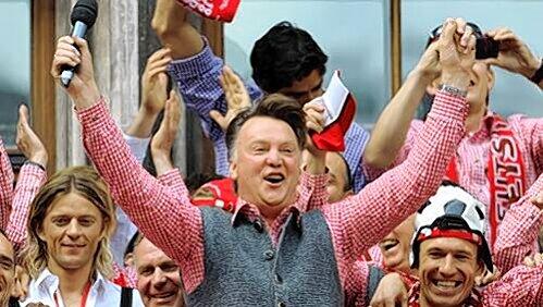 „Die Spieler haben begriffen, seine Idee umzusetzen“: Und deswegen wird man Bayern-Trainer Louis van Gaal auch in dieser Saison vermutlich oft in Jubelpose sehen können. „Die Spieler haben begriffen, seine Idee umzusetzen“: Und deswegen wird man Bayern-Trainer Louis van Gaal auch in dieser Saison vermutlich oft in Jubelpose sehen können.