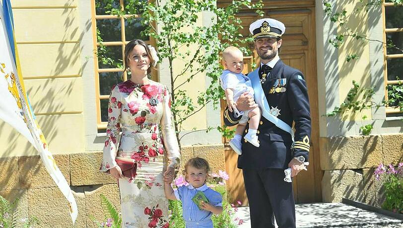 Prinz Alexander (l.) mit seinen Eltern, Prinz Carl Philip und Prinzessin Sofia, samt seinem Brüderchen, Prinz Gabriel. Prinz Alexander (l.) mit seinen Eltern, Prinz Carl Philip und Prinzessin Sofia, samt seinem Brüderchen, Prinz Gabriel.