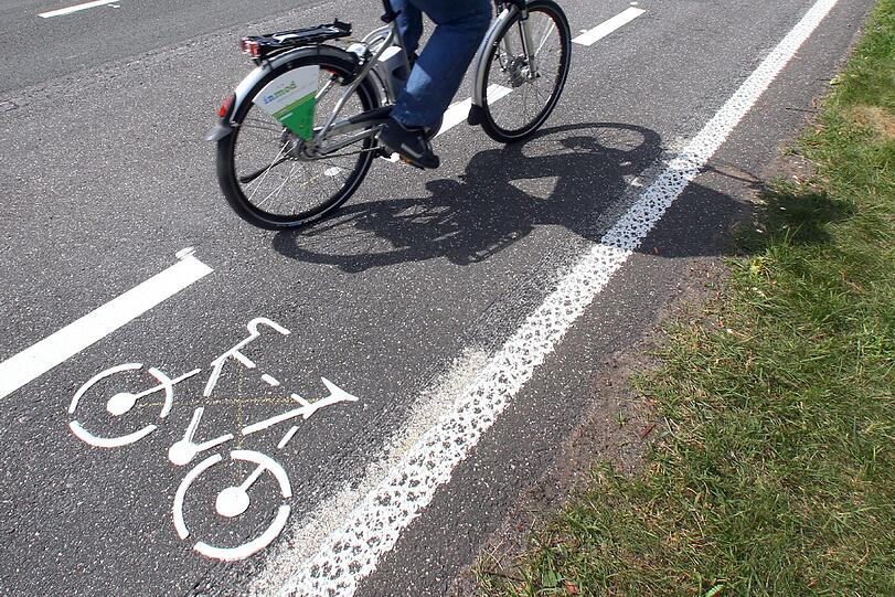 In beiden Fällen war der mutmaßliche Täter auf einem Fahrrad unterwegs. (Symbolbild)