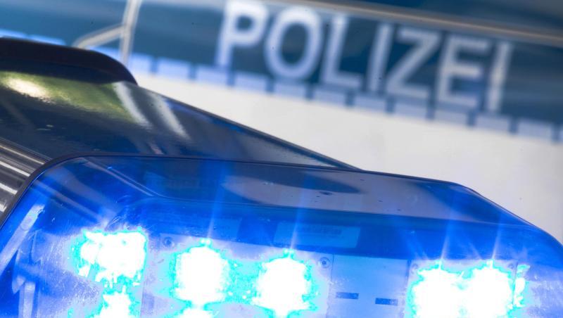 Ein Blaulicht auf dem Dach eines Polizeiwagens. Foto: Friso Gentsch/dpa Ein Blaulicht auf dem Dach eines Polizeiwagens. Foto: Friso Gentsch/dpa