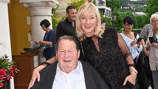 Ottfried Fischer mit seiner jetzigen Frau Simone. Ottfried Fischer mit seiner jetzigen Frau Simone.