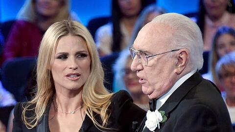 Michelle Hunziker und Pippo Baudo während der Sondersendung zu seinem 60. Karrierejubiläum im Jahr 2019.
