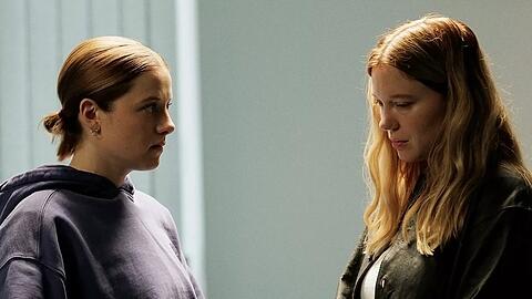 Zwei starke Frauenfiguren pr&auml;gen "Gentle Monster": Jella Haase (l.) und L&eacute;a Seydoux.