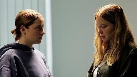 Zwei starke Frauenfiguren pr&auml;gen "Gentle Monster": Jella Haase (l.) und L&eacute;a Seydoux.