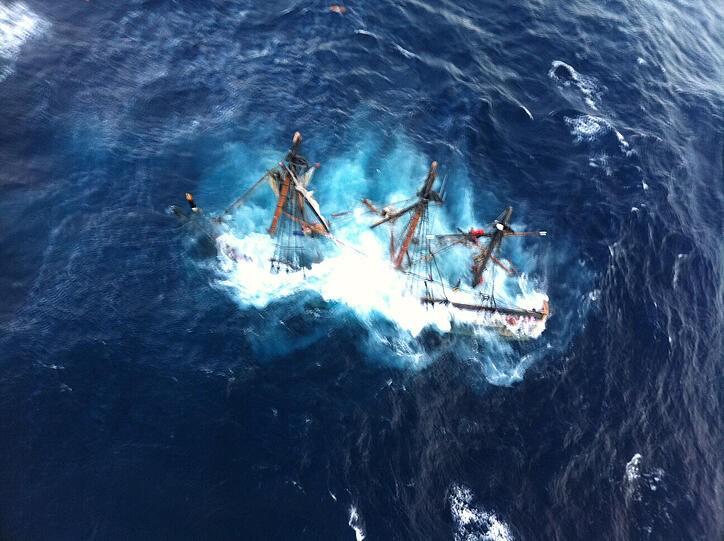 Wie aus "Fluch der Kabirik": Die Bounty ist während des Sturms gesunken.