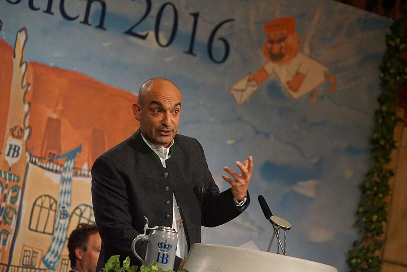 Django Asyl bei seiner Rede.