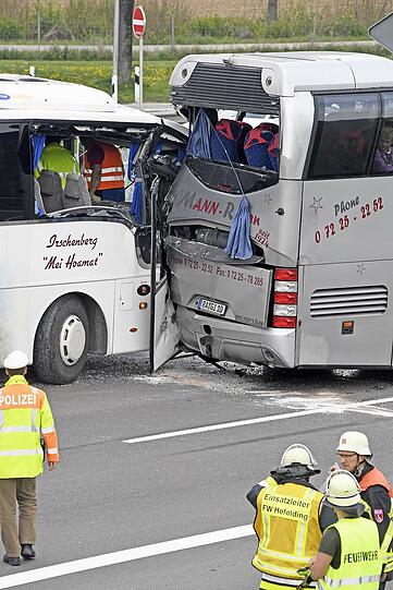 Die Bilder vom Massenunfall auf der A8.