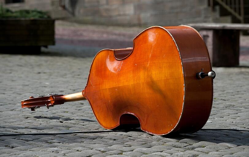 Musikalisch Begleitung mit Kontrabass. (Symbolbild)