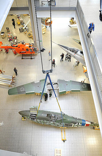 Im Deutschen Museum werden derzeit die Flugzeuge abgebaut. Sie werden während der Sanierung des Museums in der Flugwerft Schleißheim zwischengelagert.