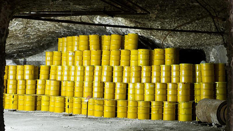 Gelbe Fässer für Atommüll stehen in rund 500 Metern Tiefe im Endlager für schwach und mittelradioaktiven Atommüll in Morsleben (Bördekreis). Gelbe Fässer für Atommüll stehen in rund 500 Metern Tiefe im Endlager für schwach und mittelradioaktiven Atommüll in Morsleben (Bördekreis).