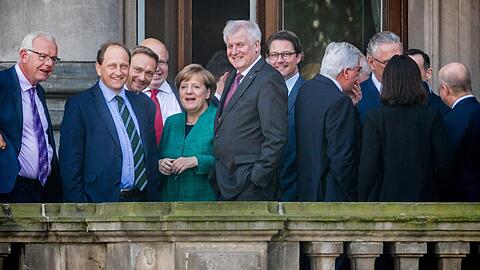 Bundeskanzlerin Angela Merkel (CDU) und Horst Seehofer (CSU) stehen vor schweren Sondierungsgesprächen für eine Jamaika-Koalition mit der FDP und den Grünen