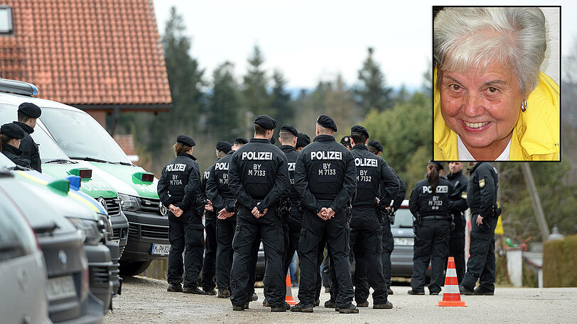 Viele Polizisten stehen am 26. Februar 2017 in der Zufahrtsstraße zum Haus von Luise (kl. Foto) in Höfen, wo sich der grausige Raubüberfall abgespielt hat.