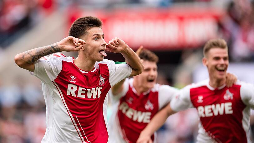 Kölns Torschütze Denis Huseinbasic jubelt nach seinem Treffer zur 2:1 Führung. Kölns Torschütze Denis Huseinbasic jubelt nach seinem Treffer zur 2:1 Führung.
