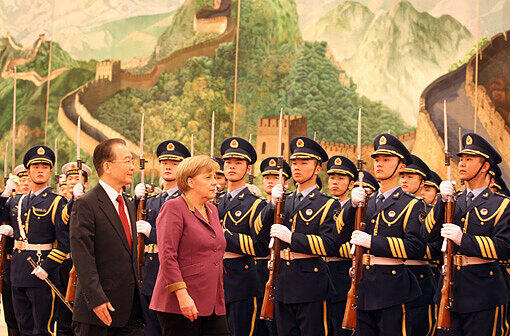 Bundeskanzlerin Merkel am Donnerstag bei ihrem Besuch in Peking mit dem chinesischen Ministerpräsidenten Wen Jiabao.
