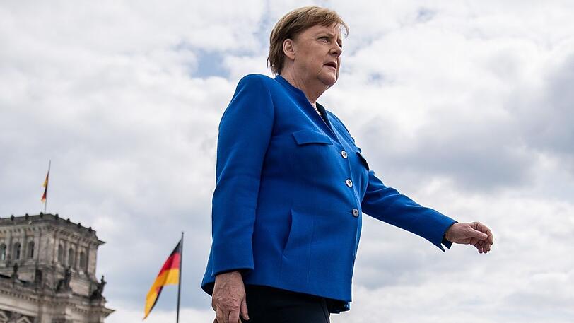 Bundeskanzlerin Angela Merkel bekommt eisenharte Kritik von Ex-Ironman-Champ und nun auch Ex-Bundestrainer Faris Al-Sultan.