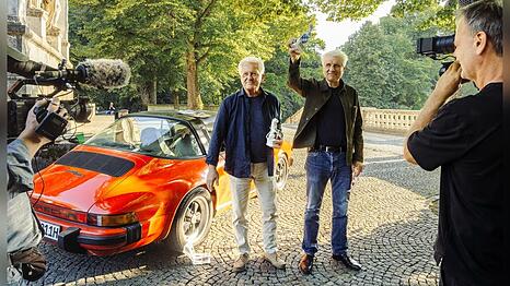 Miroslav Nemec (Kriminalhauptkommissar Ivo Batic, l.) und Udo Wachtveitl (Kriminalhauptkommissar Franz Leitmayr) bei den Dreharbeiten zum "Tatort: Unverg&auml;nglich".