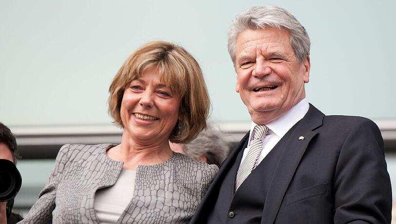 Dier 52-jährige Nürnbergerin ist seit zwölf Jahren mit Joachim Gauck liiert. Sie zieht zu ihm nach Berlin. Dier 52-jährige Nürnbergerin ist seit zwölf Jahren mit Joachim Gauck liiert. Sie zieht zu ihm nach Berlin.