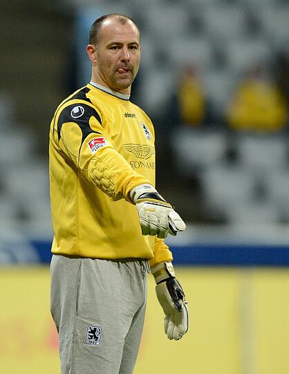 GABOR KIRALY NOTE:  4
Lange zuverlässig, dann aber mit dem Patzer beim Gegentor.