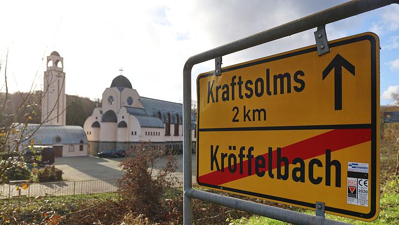Nach der Sichtung eines silbernen Autos hofft die Polizei nun auf Zeugenhinweise. (Archivbild) Nach der Sichtung eines silbernen Autos hofft die Polizei nun auf Zeugenhinweise. (Archivbild)