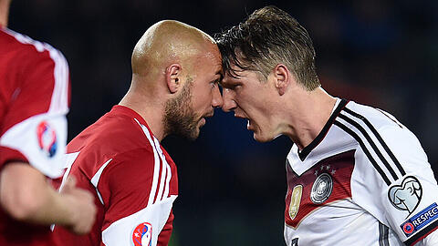 Die Streit-Szene: Schweinsteiger und Kankawa (l.).
