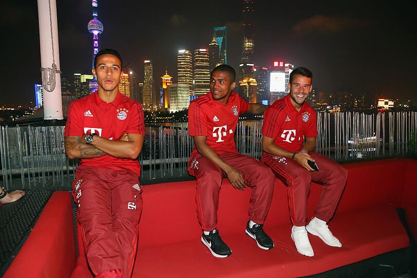 Die Bayern-Stars haben Spaß - über den Dächern von Shanghai. Die Bilder der AUDI Night