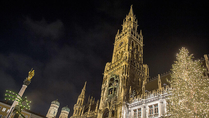 Die Stände am Marienplatz öfnnen erst am 25. November. Die Stände am Marienplatz öfnnen erst am 25. November.