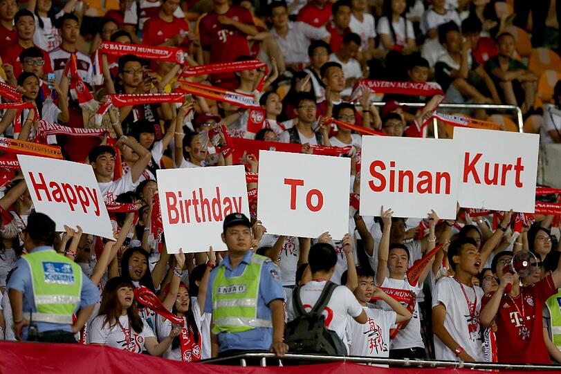 Im Freundschaftsspiel gegen Guangzhou Evergrande musste sich der FC Bayern im Elfmeterschießen geschlagen geben. Die Bilder vom Abschluss der China-Reise.