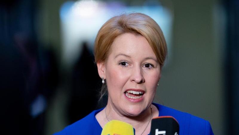 Bundesfamilienministerin Franziska Giffey nach der erfolgreichen Abstimmung über das "Gute-Kita-Gesetz" im Bundesrat. Bundesfamilienministerin Franziska Giffey nach der erfolgreichen Abstimmung über das "Gute-Kita-Gesetz" im Bundesrat.