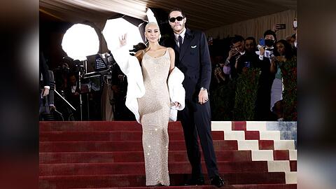 Kim Kardashian und Pete Davidson auf dem roten Teppich der Met Gala 2022.