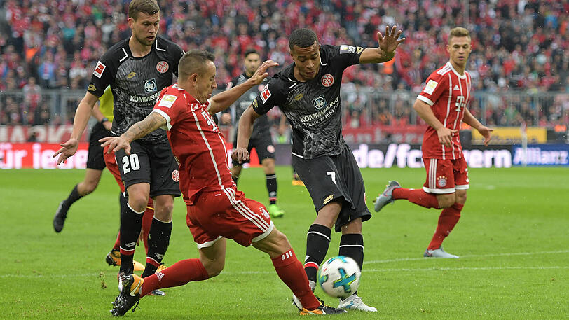 Rafinha: Note 4. Schöne Spielverlagerung auf Kimmich vor dem 1:0. Ließ Quaison aus den Augen und alleine auf Neuer zulaufen (15.). Nach seinem üblen Foul gegen Donati mit Gelb gut bedient (42.).