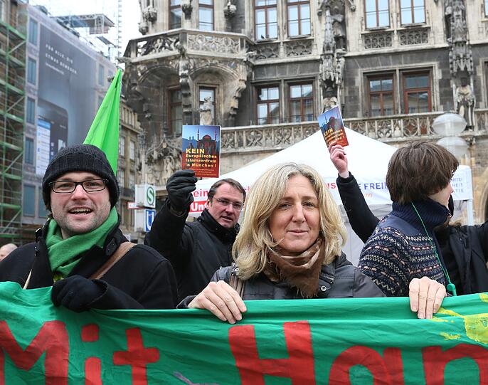Kundgebung und Gegendemo am Marienplatz. Die Bilder.