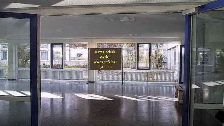 Ausgezeichnet: Die Mittelschule an der Wiesentfelser Straße. Hier die Eingangshalle. Ausgezeichnet: Die Mittelschule an der Wiesentfelser Straße. Hier die Eingangshalle.